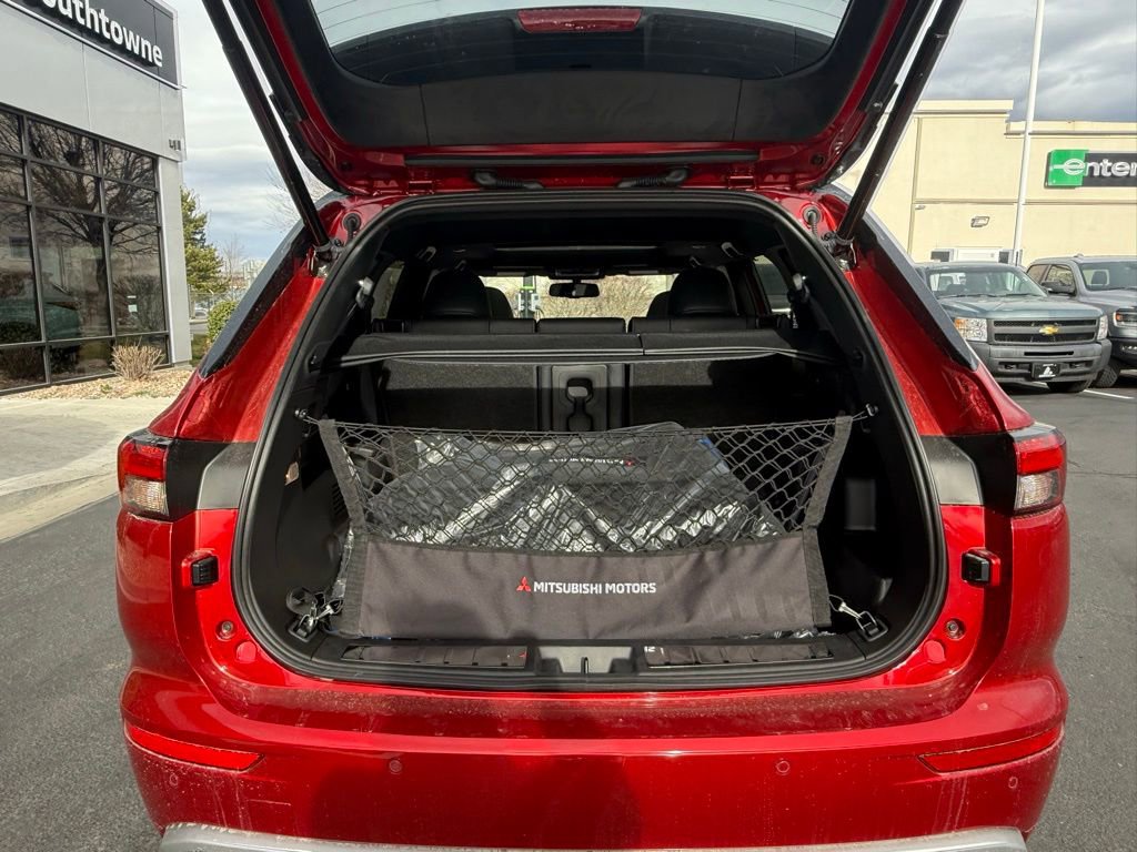 Used 2025 Mitsubishi Outlander 4WD Plug-In Hybrid image 29