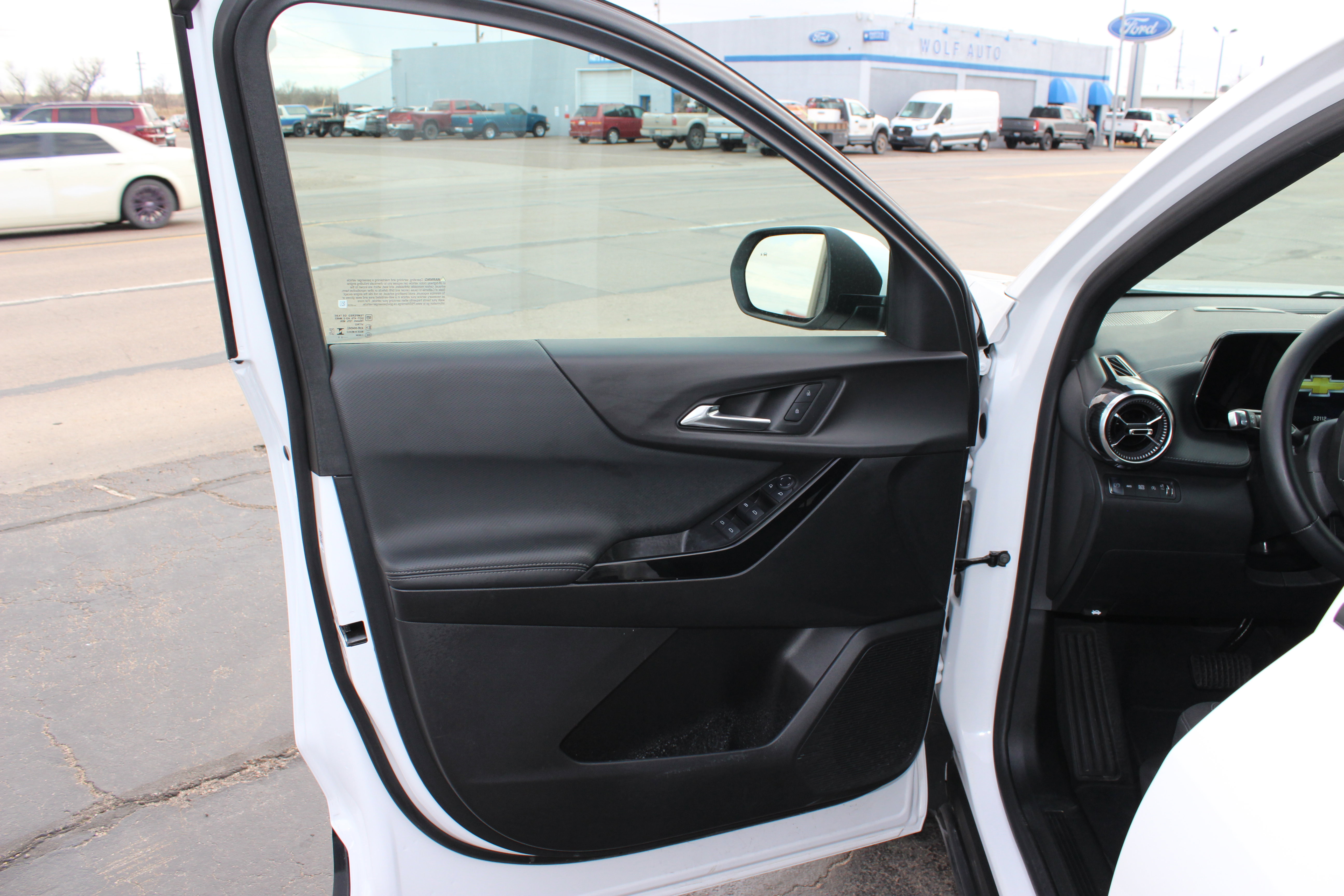 Used 2025 Chevrolet Equinox LT image 18