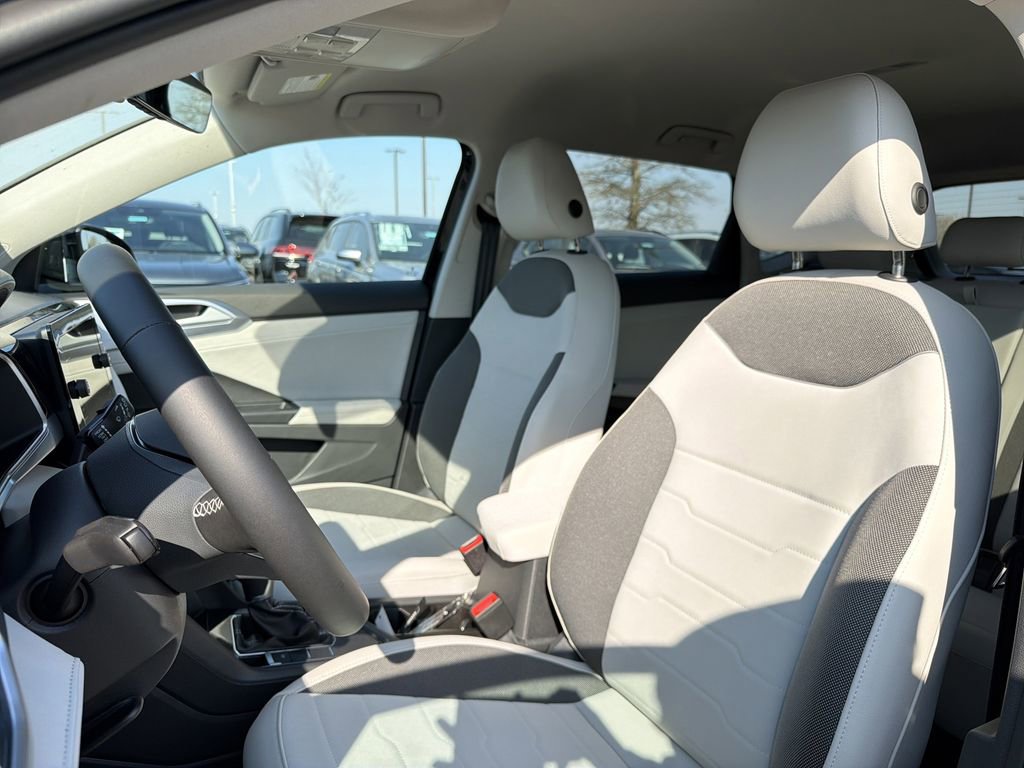 New 2026 Volkswagen Taos SE image 12