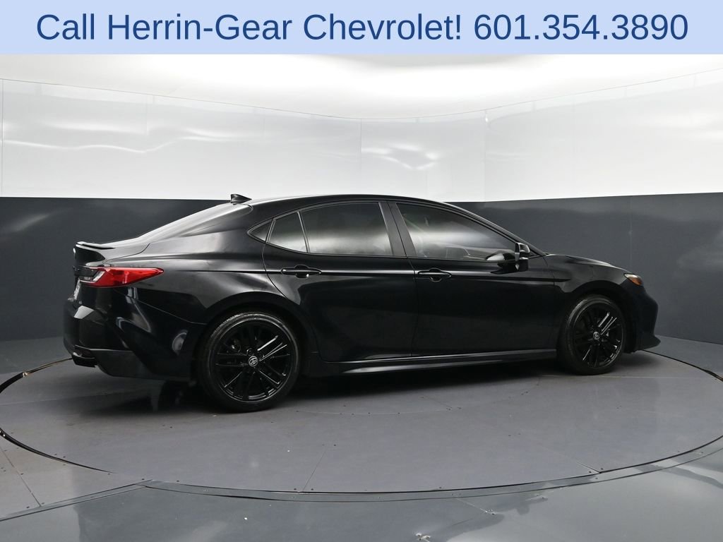 Used 2025 Toyota Camry SE image 8