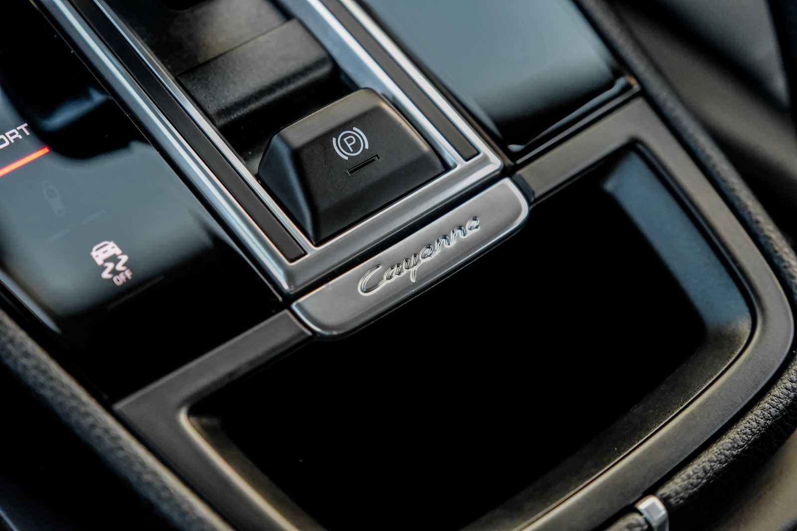 Used 2022 Porsche Cayenne image 26