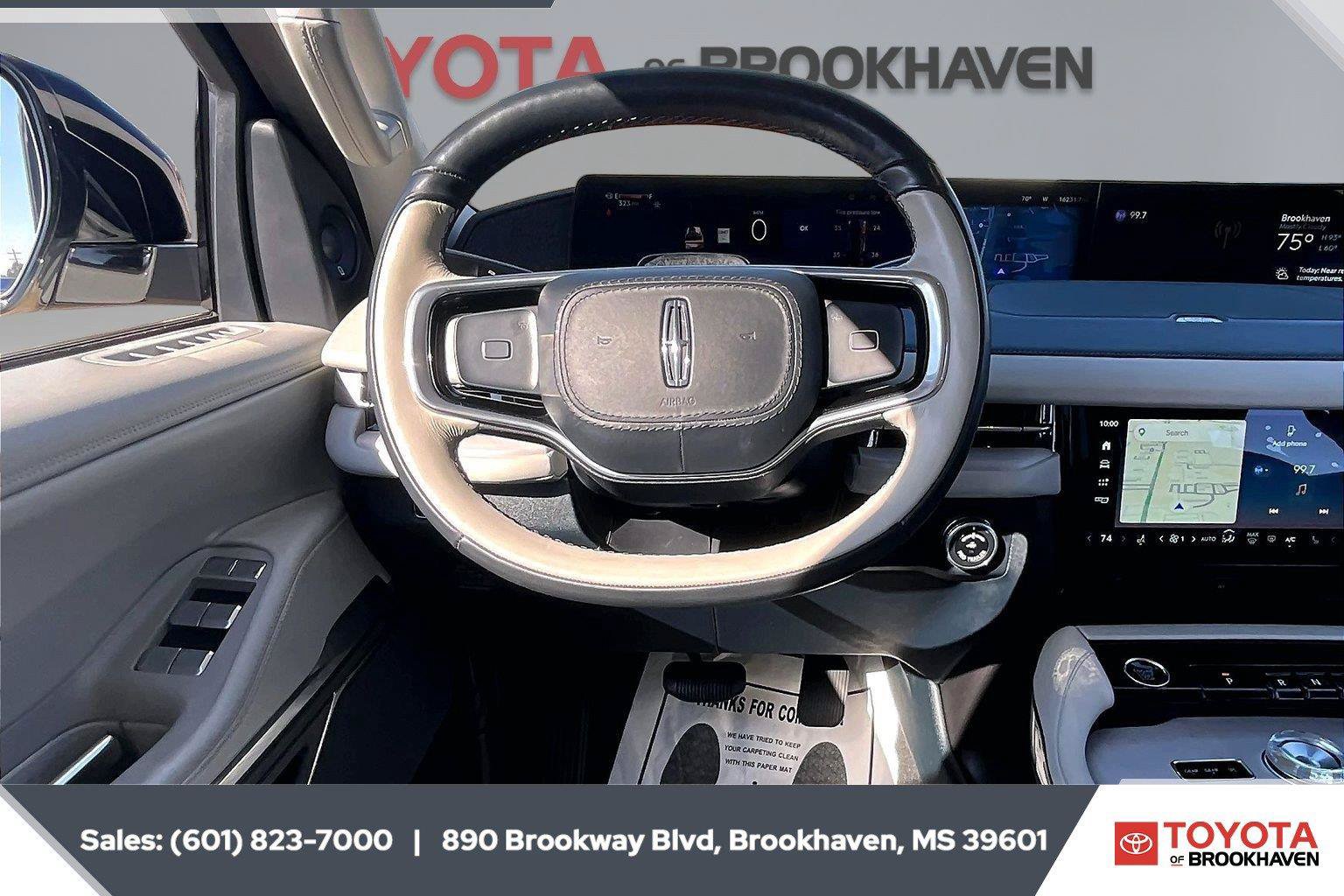 Used 2025 Lincoln Navigator L Reserve AWD/4WD image 5