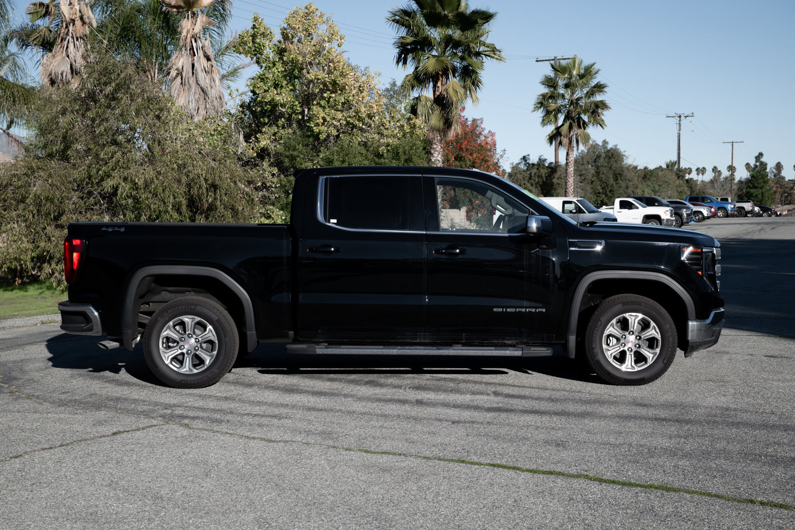 New 2024 GMC Sierra 1500 SLE w/ Preferred Package image 6