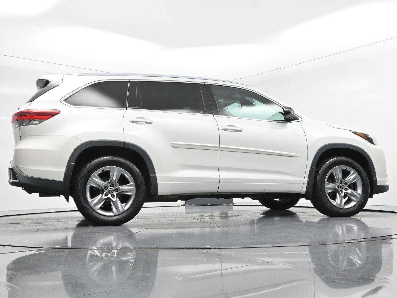 Used 2017 Toyota Highlander Limited w/ Protection Package #3 AWD/4WD image 60