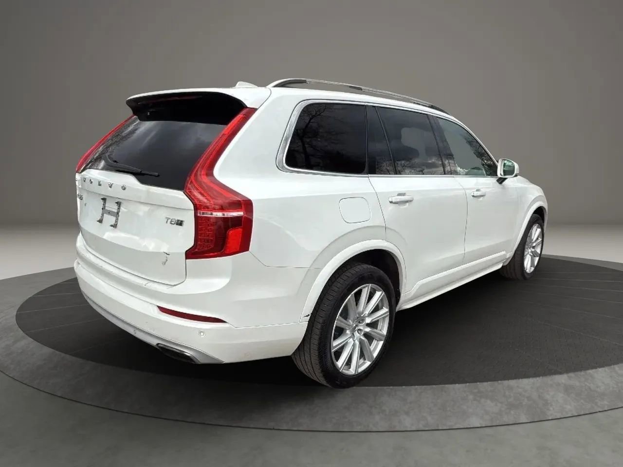 Used 2016 Volvo XC90 T8 Momentum w/ Vision Package image 5