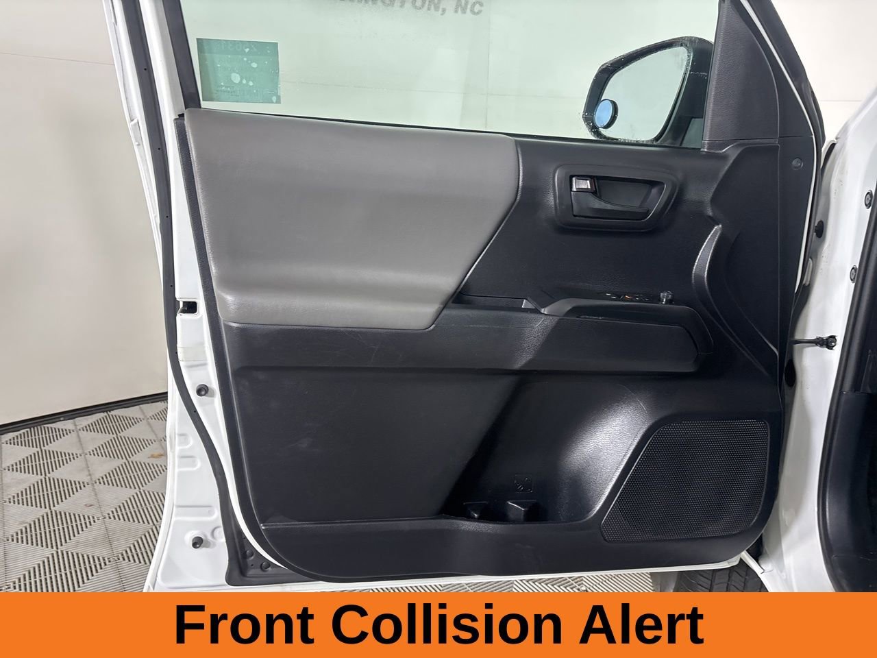 Used 2019 Toyota Tacoma SR image 9