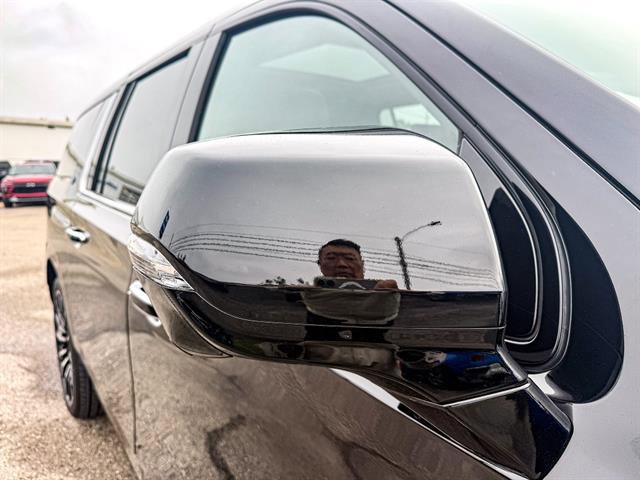 Used 2025 Chevrolet Suburban High Country AWD/4WD image 14