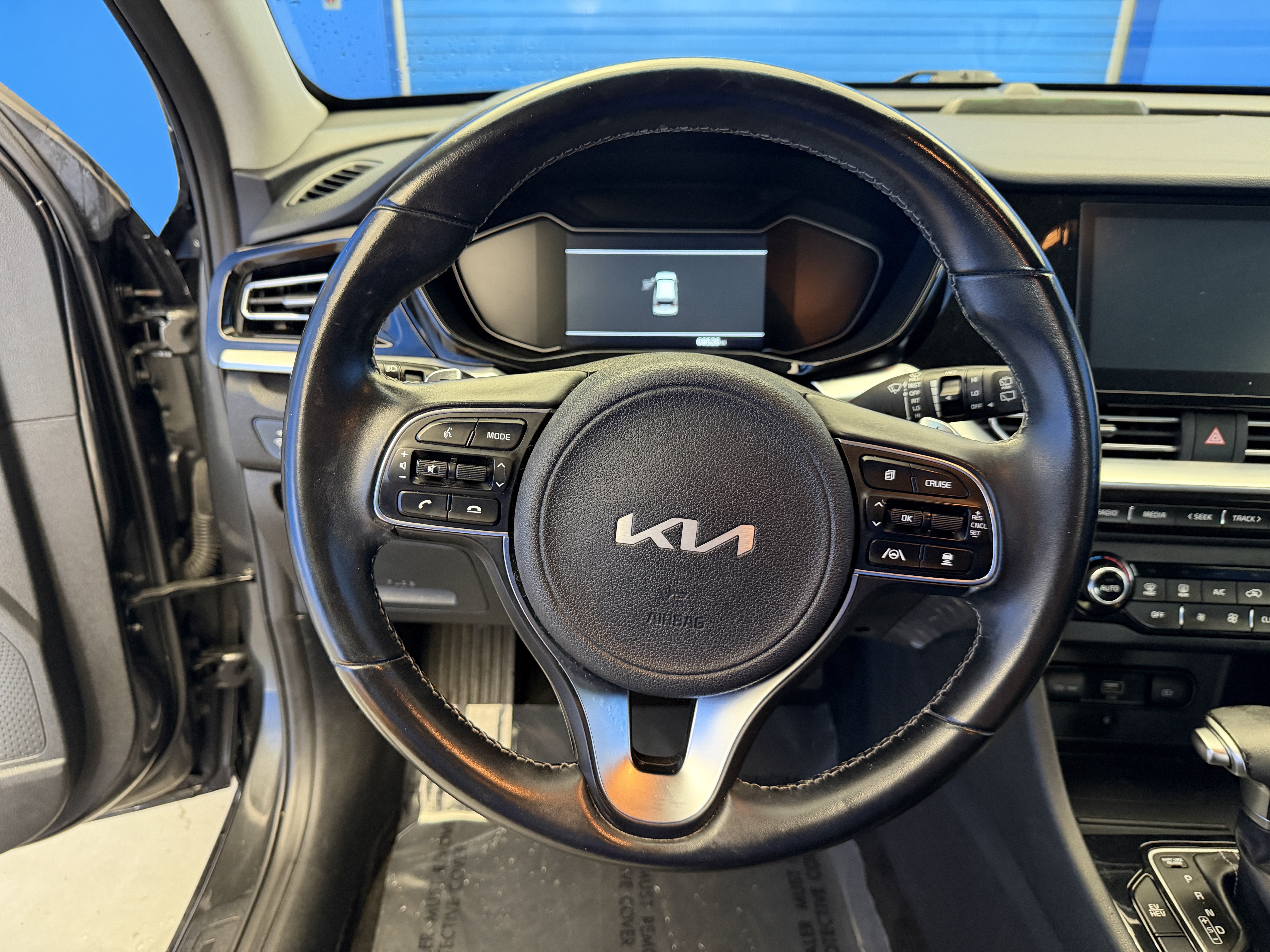 Used 2022 Kia Niro EX FWD image 16