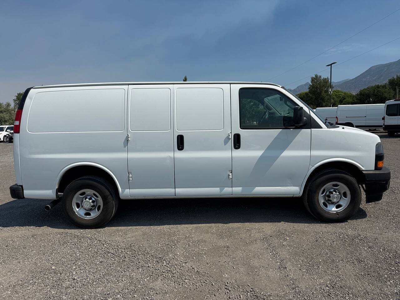Used 2021 Chevrolet Express 2500 RWD image 2