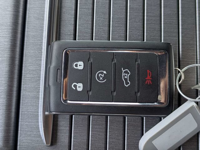 Used 2025 Jeep Wagoneer 4WD w/ Convenience Group I image 32
