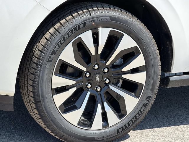 New 2027 Ford Expedition Platinum w/ Driver's Package RWD image 17
