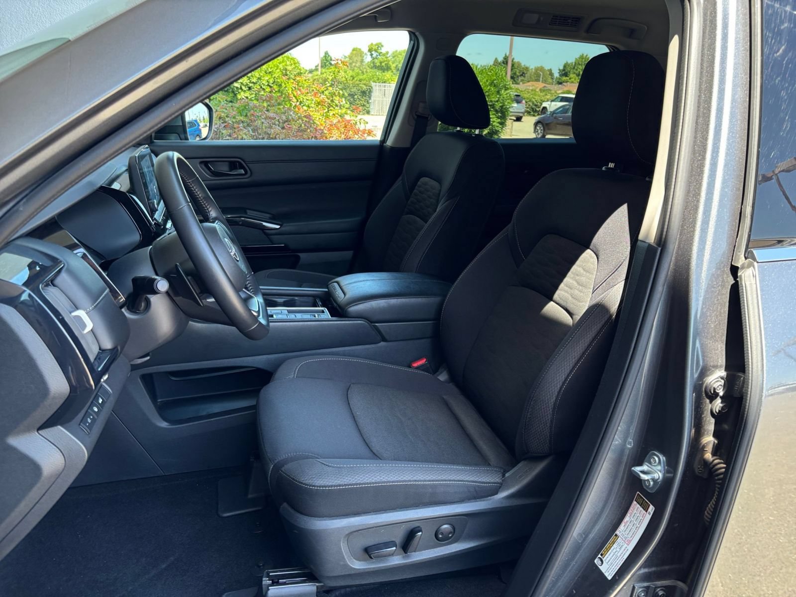 Used 2025 Nissan Pathfinder SV FWD image 39