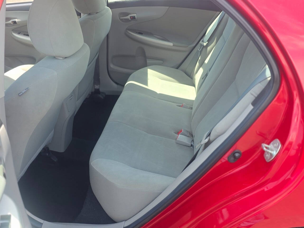 Used 2012 Toyota Corolla LE FWD image 13