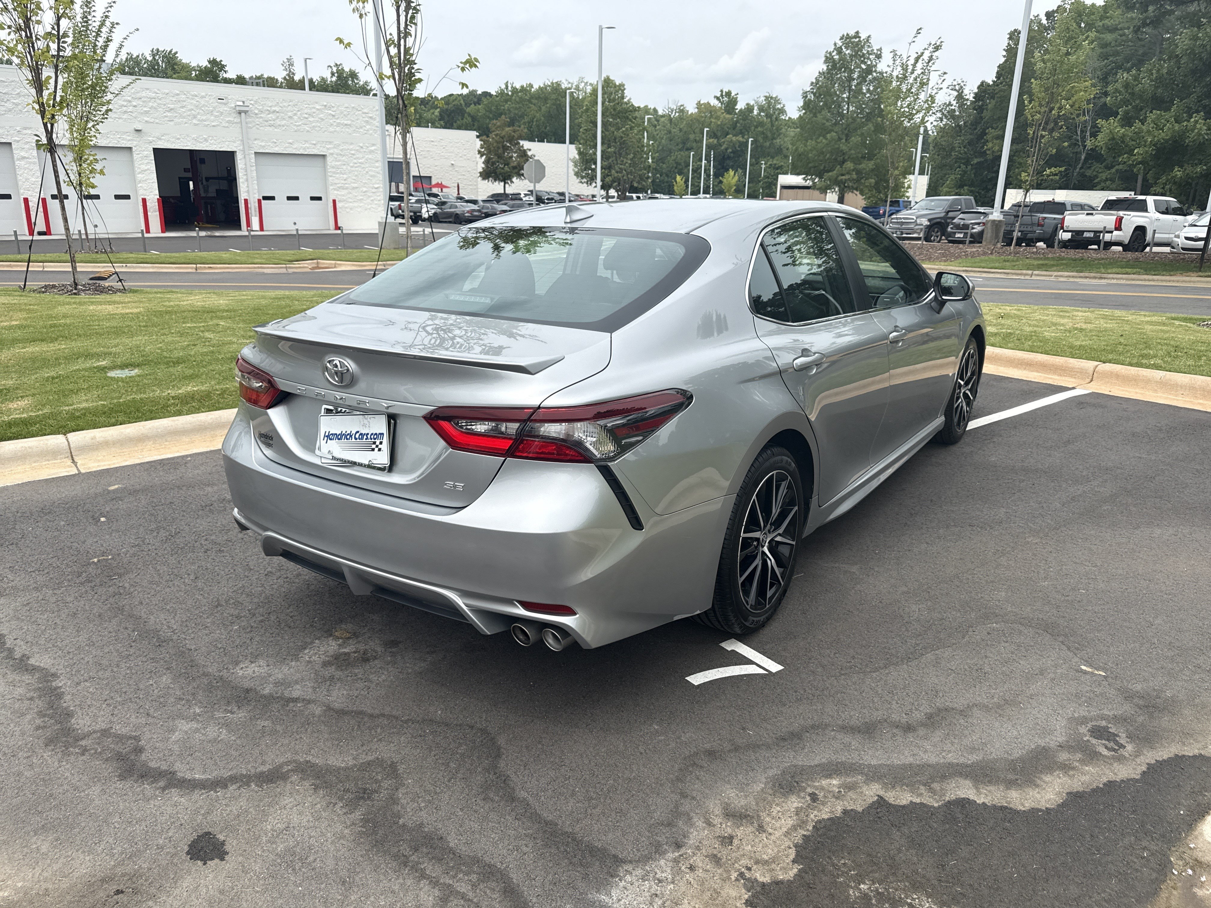 Used 2023 Toyota Camry SE FWD image 10
