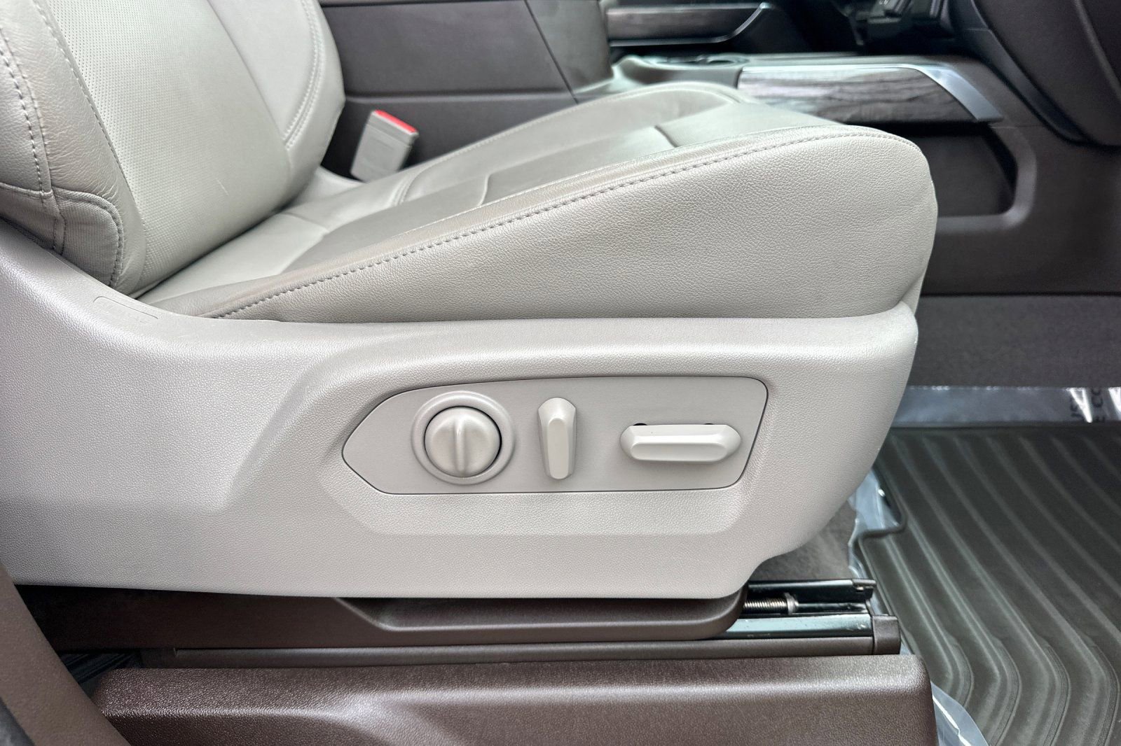 Used 2020 Chevrolet Silverado 2500 LTZ w/ LTZ Premium Package image 23