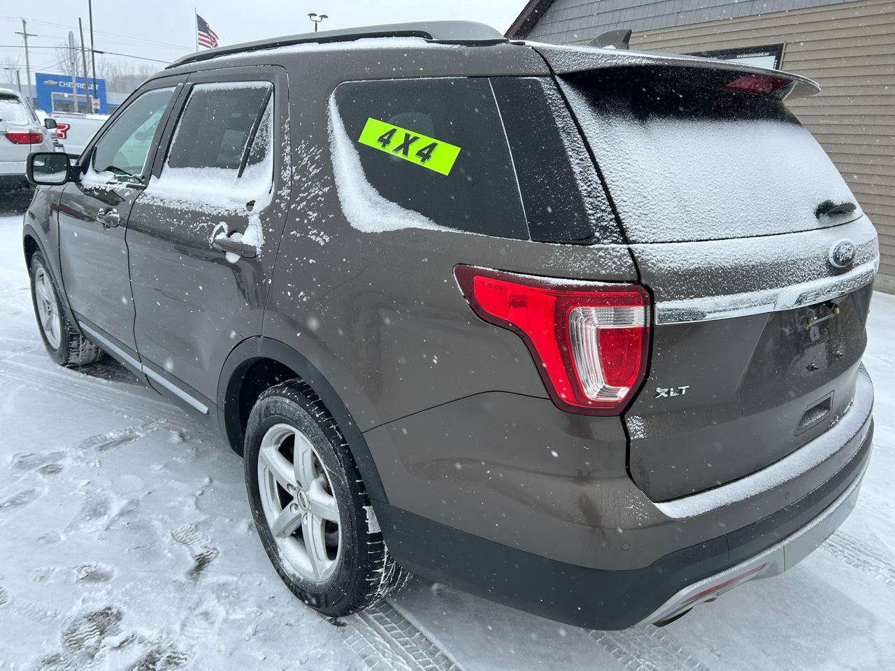 Used 2016 Ford Explorer XLT w/ Equipment Group 202A image 7