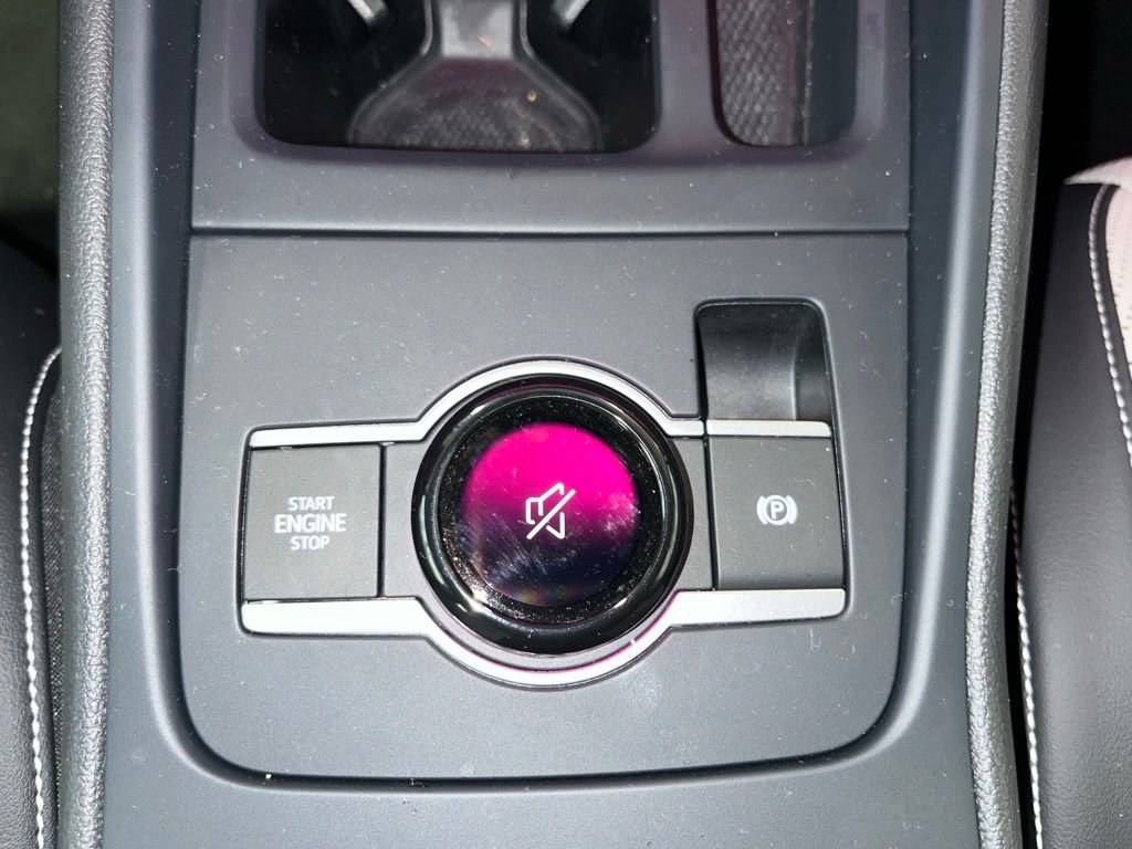 Certified 2025 Volkswagen Tiguan SE image 16