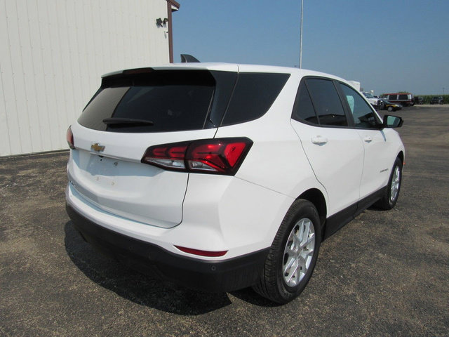 Used 2022 Chevrolet Equinox LS w/ LS Convenience Package FWD image 3