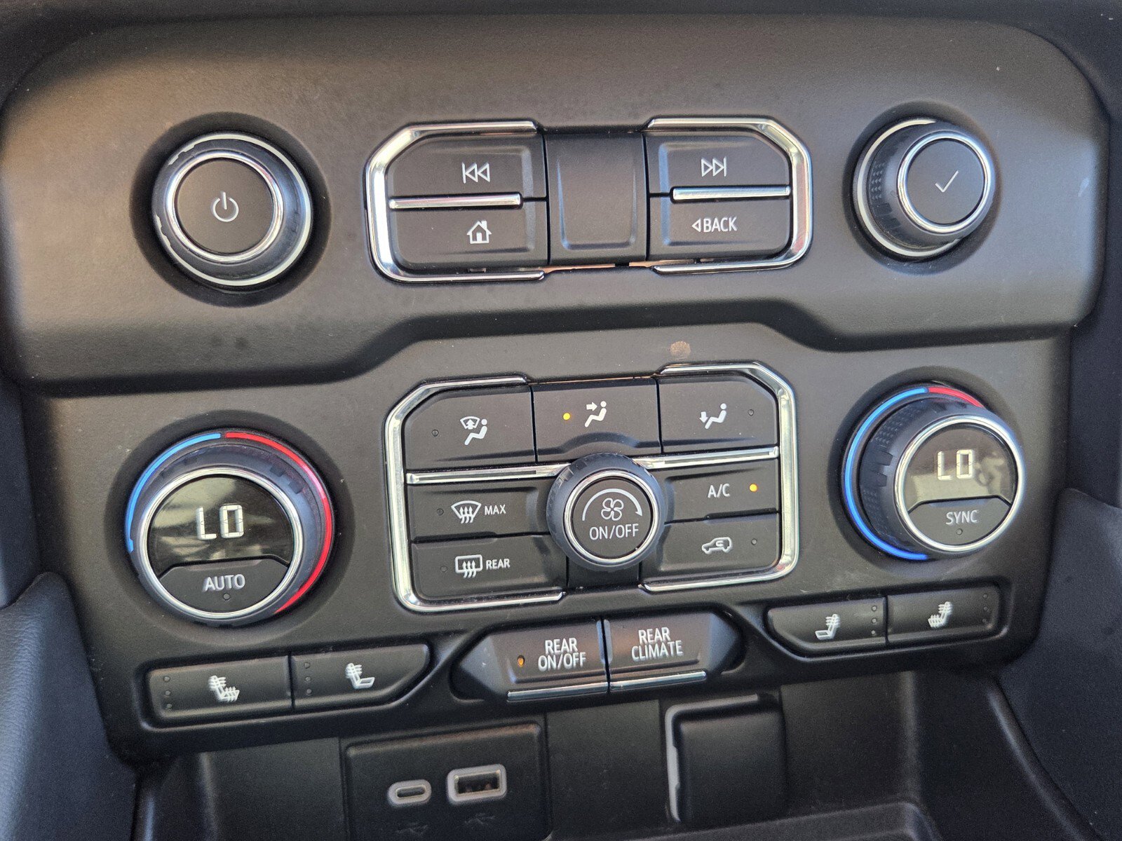 Used 2023 Chevrolet Tahoe Z71 w/ Off-Road Capability Package image 26