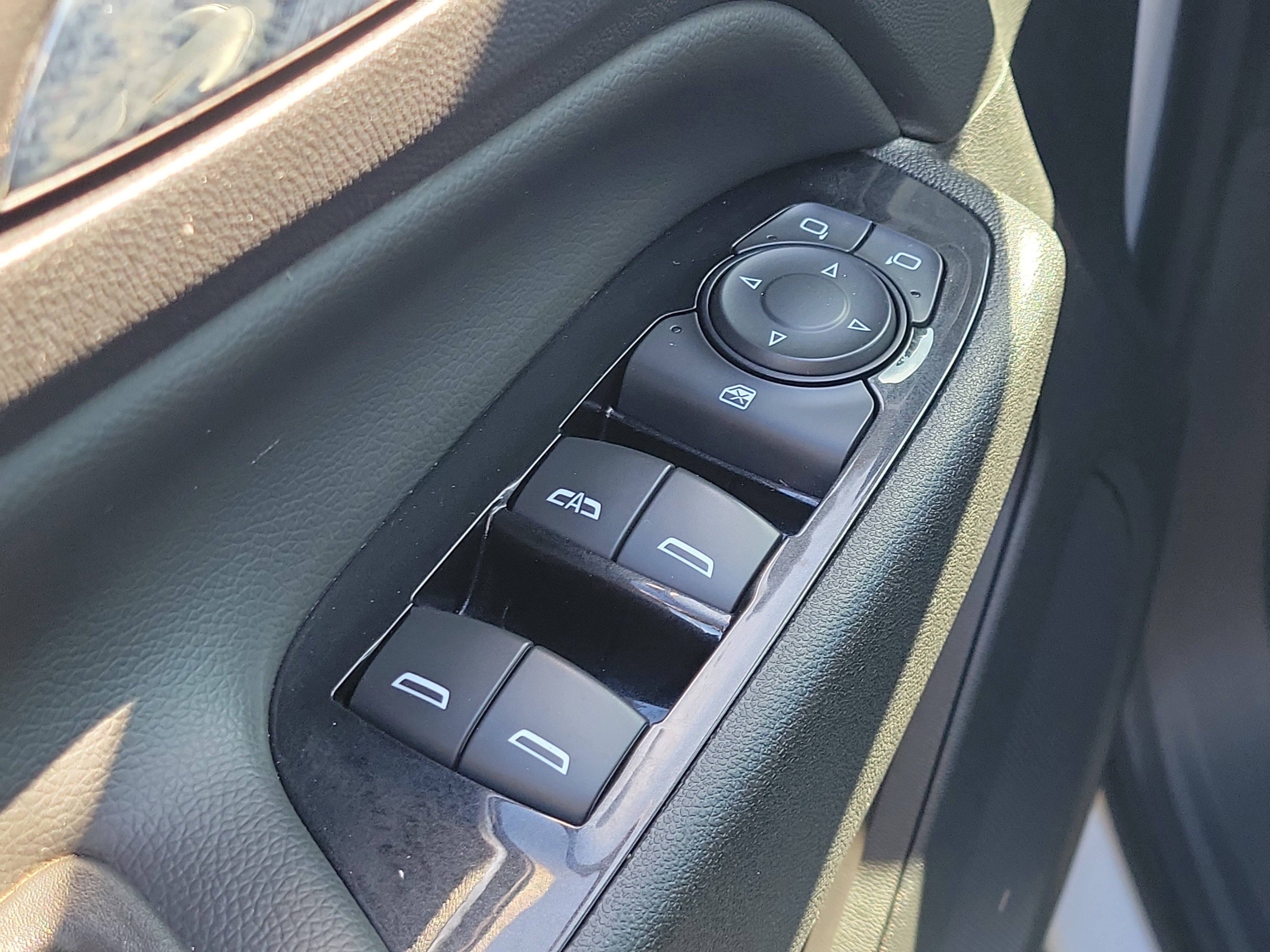 Used 2022 Chevrolet Equinox Premier image 22