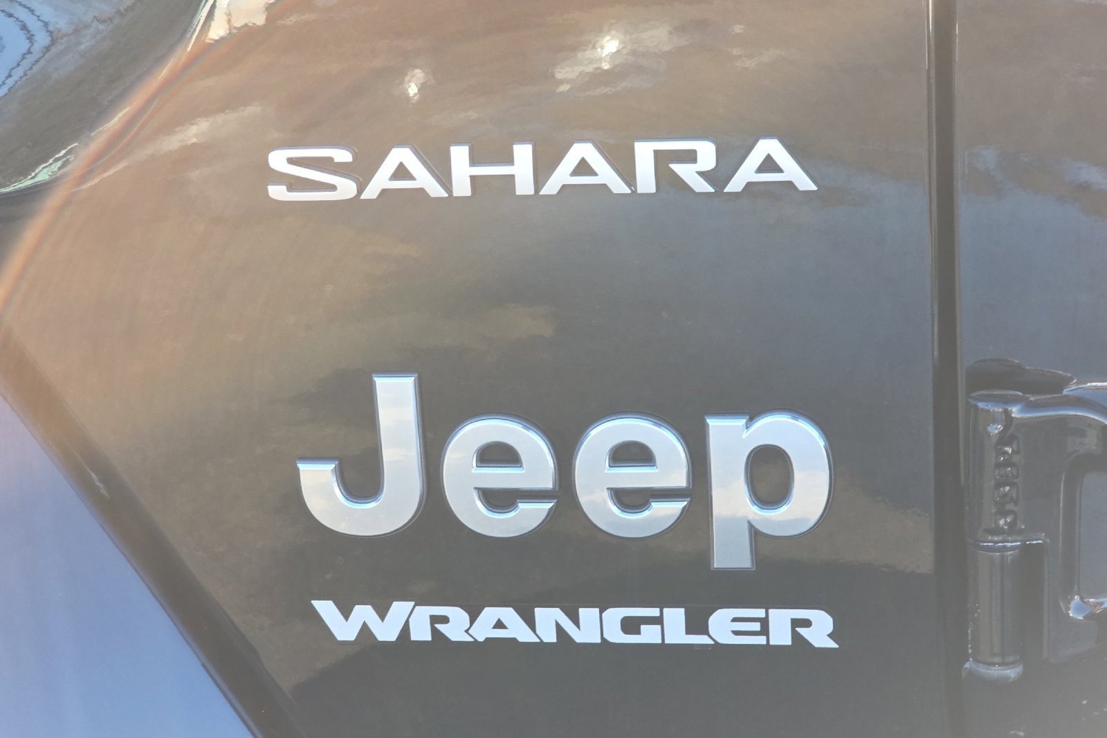 Used 2023 Jeep Wrangler Sahara image 27