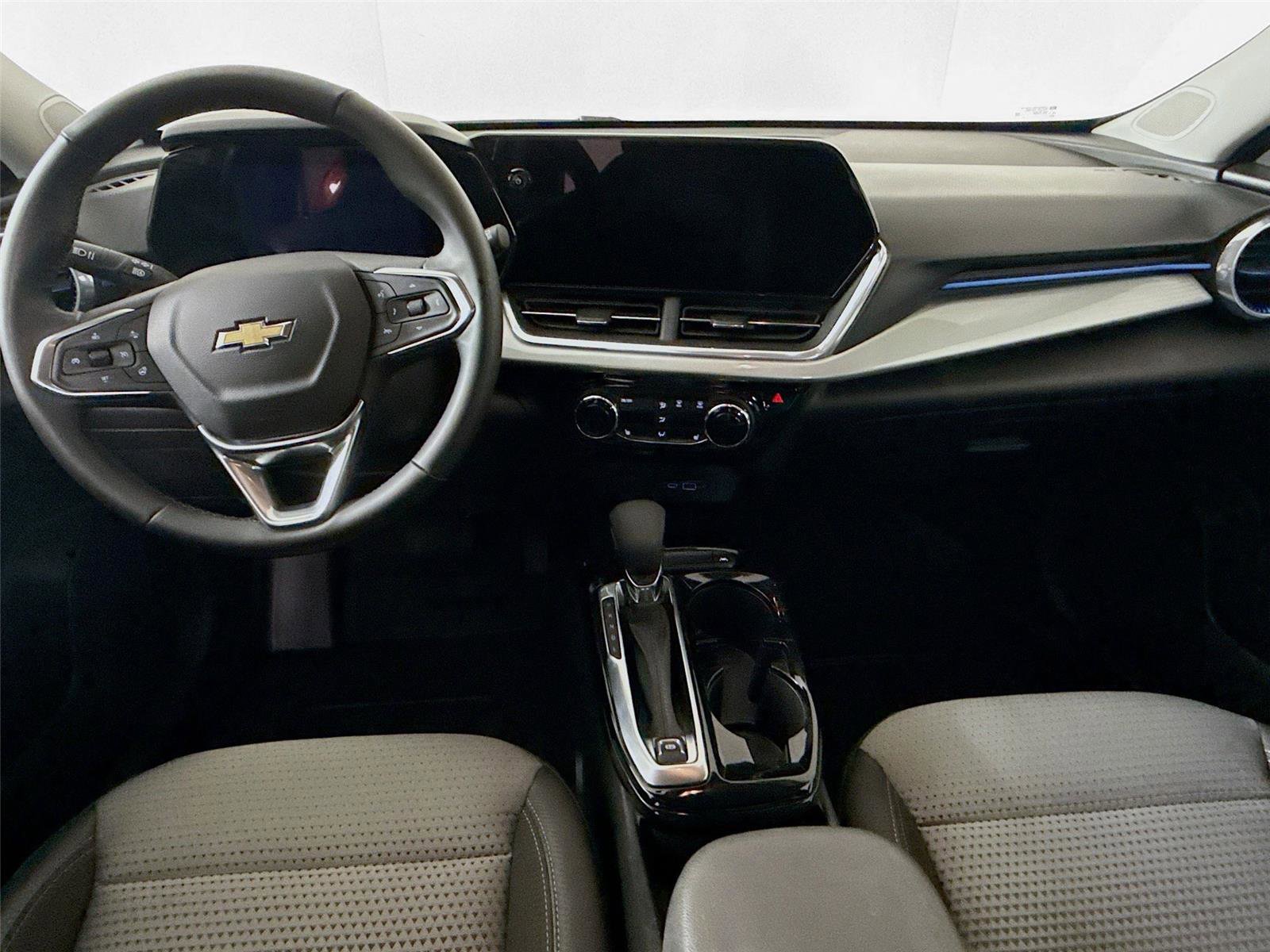 Used 2024 Chevrolet Trax LT w/ Driver Confidence Package FWD image 30