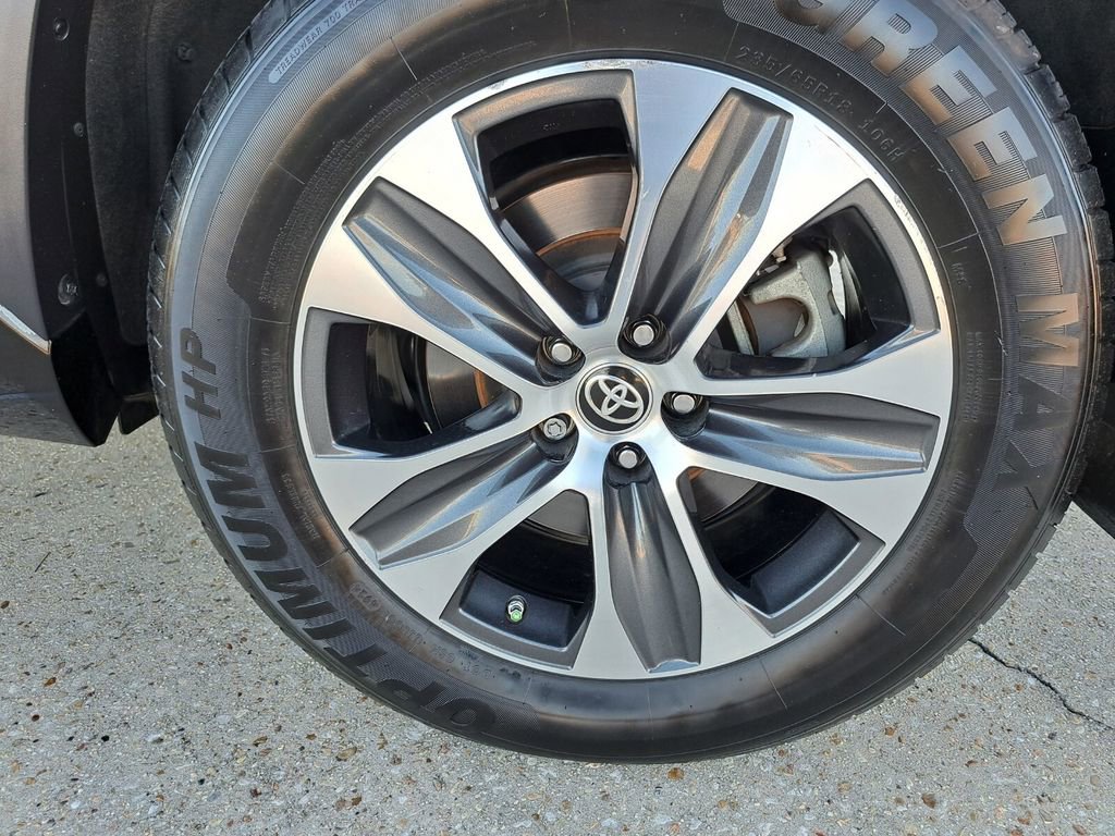 Used 2021 Toyota Highlander XLE image 26