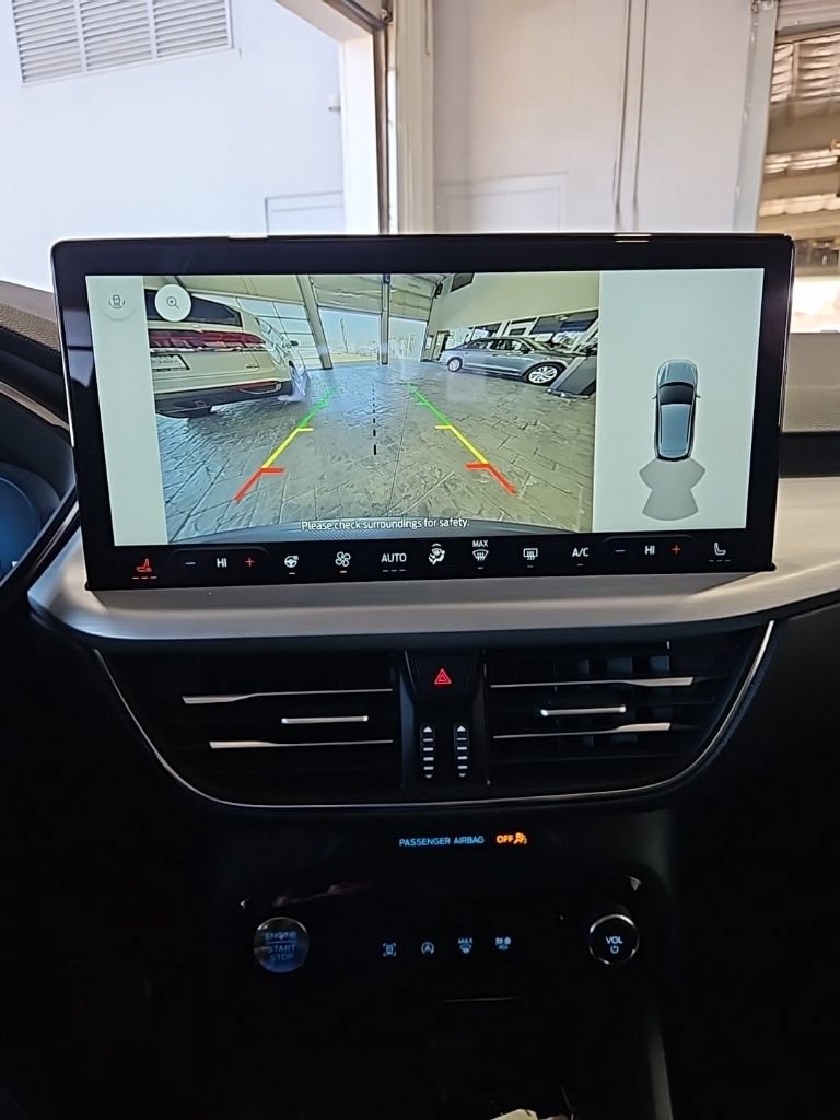 Used 2025 Ford Escape Platinum image 30