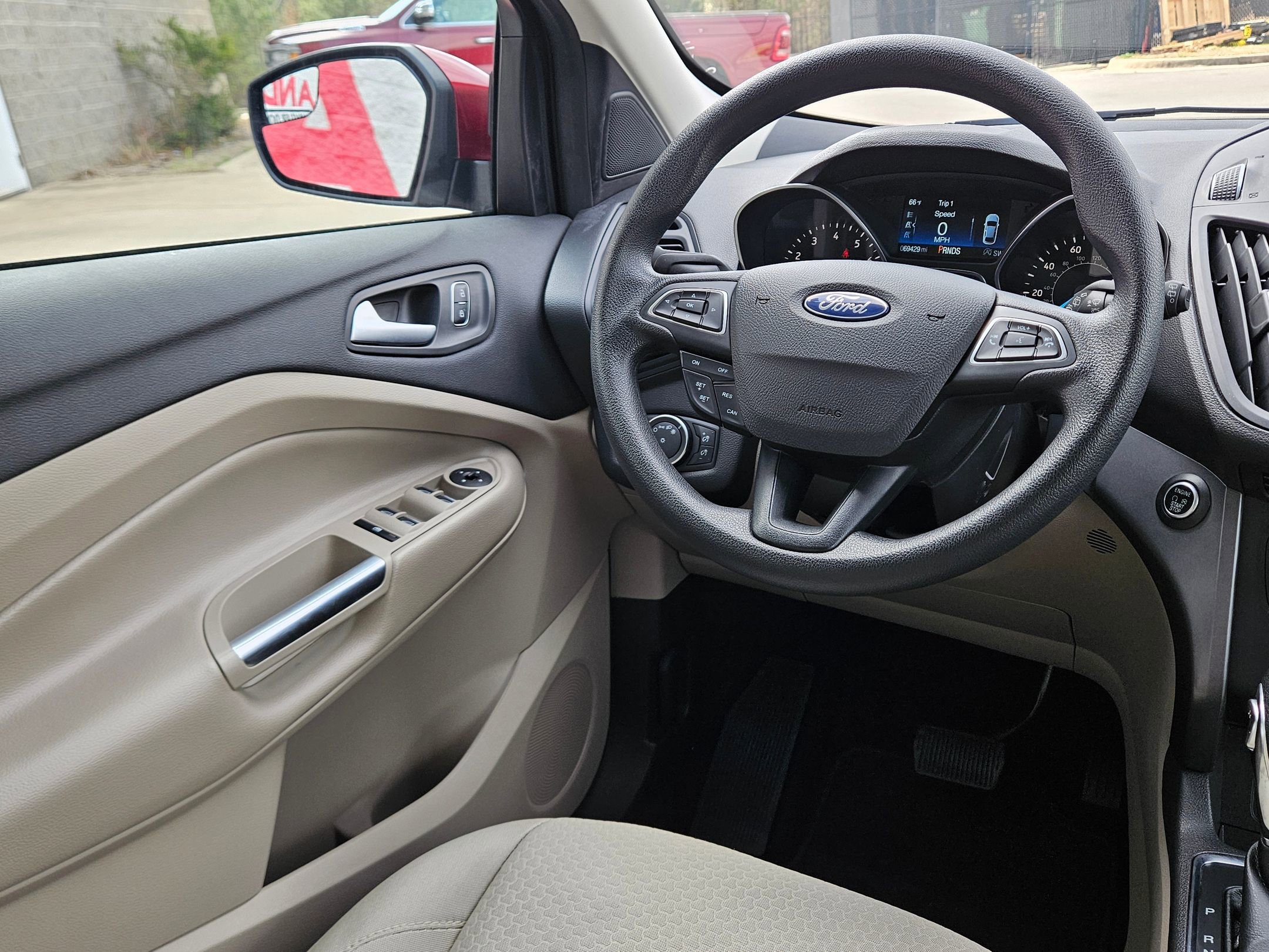 Used 2019 Ford Escape SE image 9