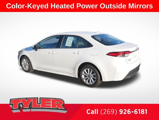 Used 2025 Toyota Corolla LE w/ LE Premium Package FWD image 5