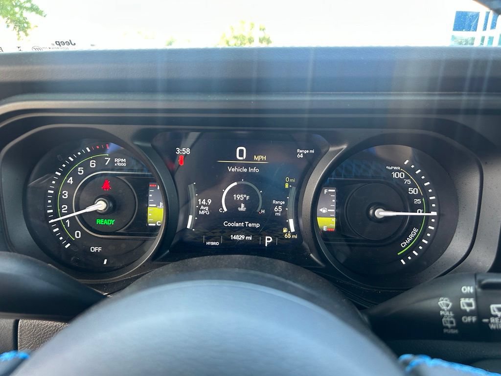 Used 2025 Jeep Wrangler Unlimited Rubicon 4xe w/ Convenience Group AWD/4WD image 18