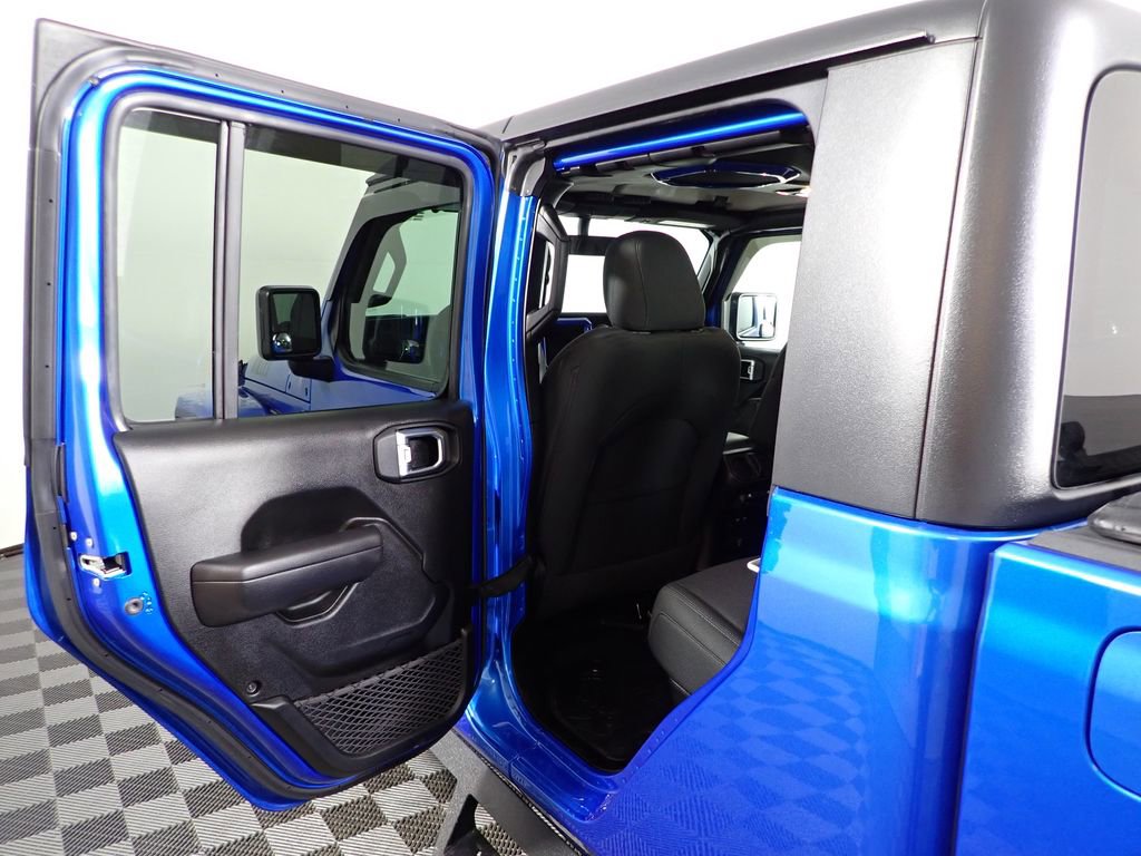Used 2023 Jeep Gladiator Willys image 34