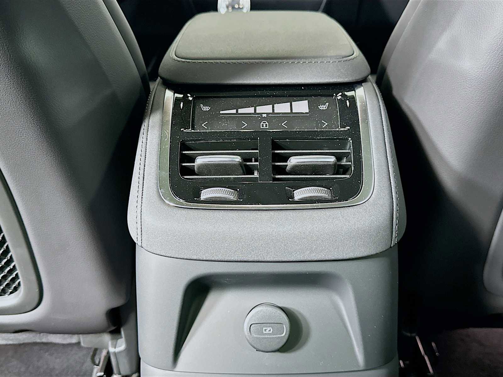 Used 2025 Volvo XC90 T8 Ultra w/ Protection Package Premier image 24