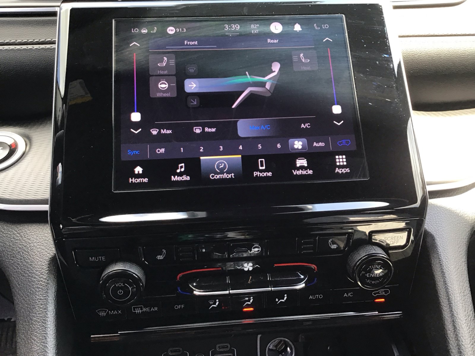 Used 2025 Jeep Grand Cherokee L Laredo RWD image 18