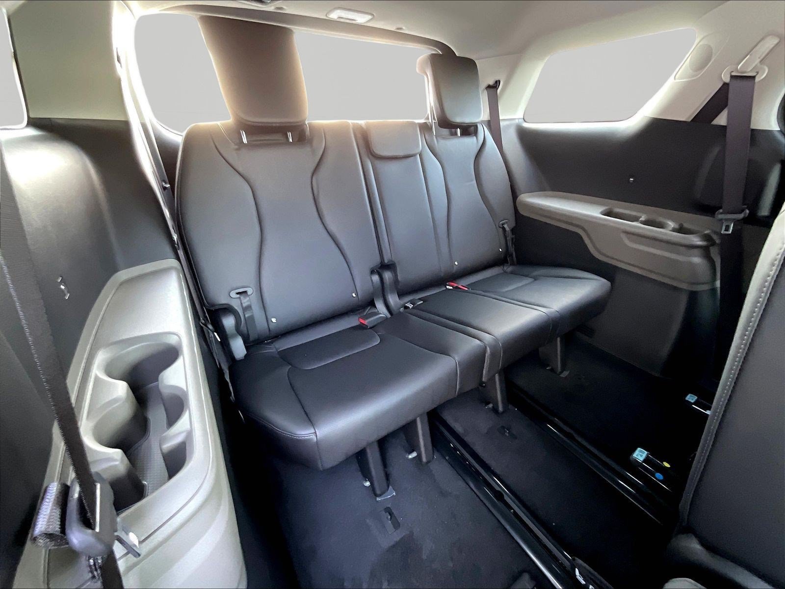 New 2027 Kia Carnival FWD image 21