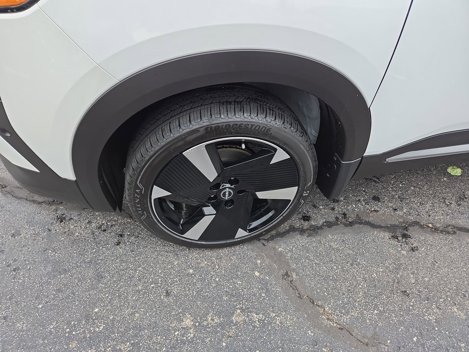 New 2025 Nissan Kicks SR FWD image 31