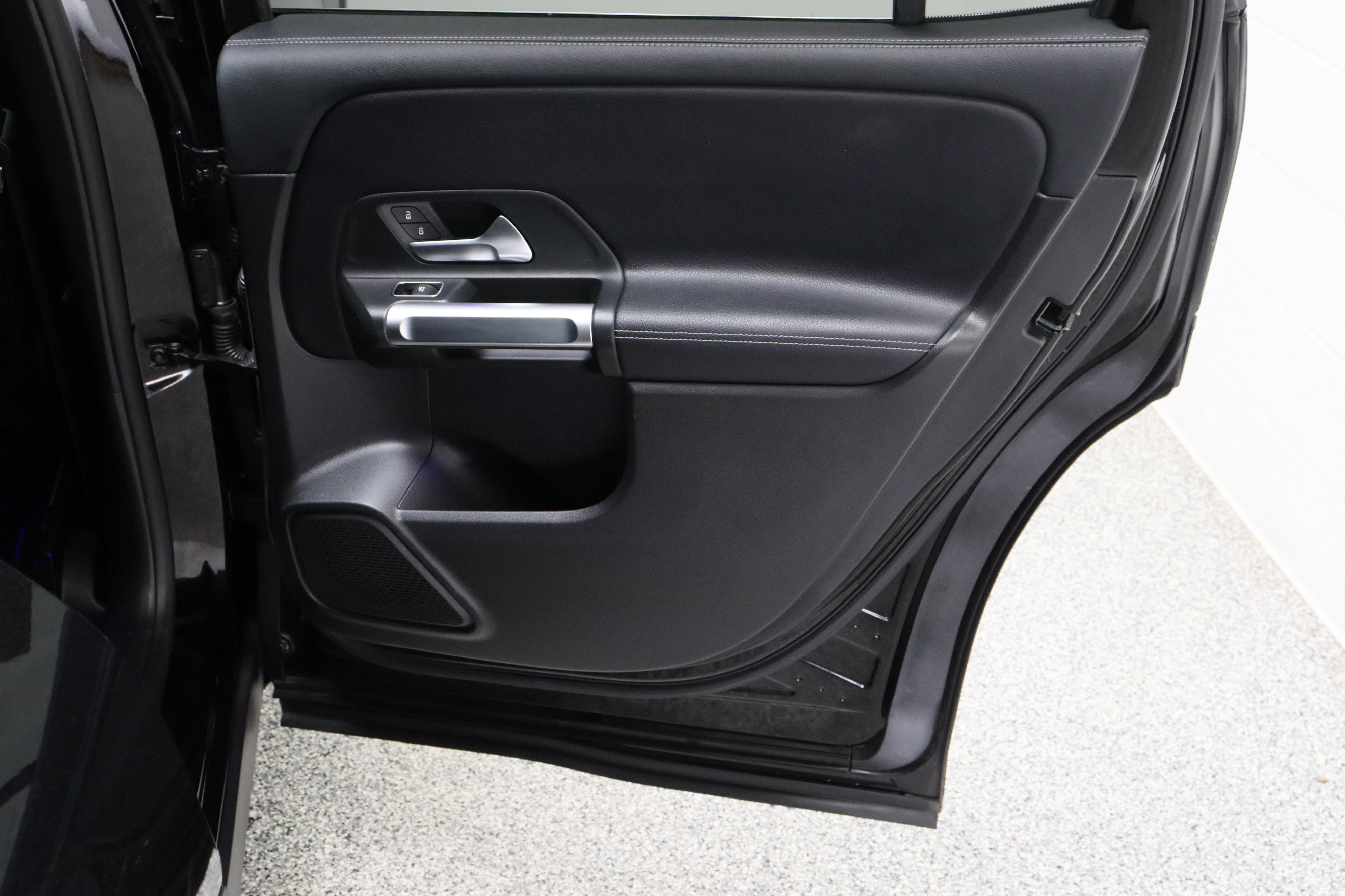 Used 2020 Mercedes-Benz GLB 250 4MATIC image 35