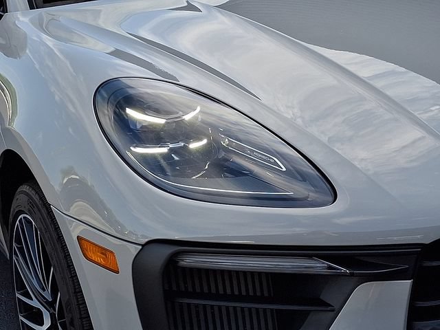 Certified 2024 Porsche Macan S AWD/4WD image 11