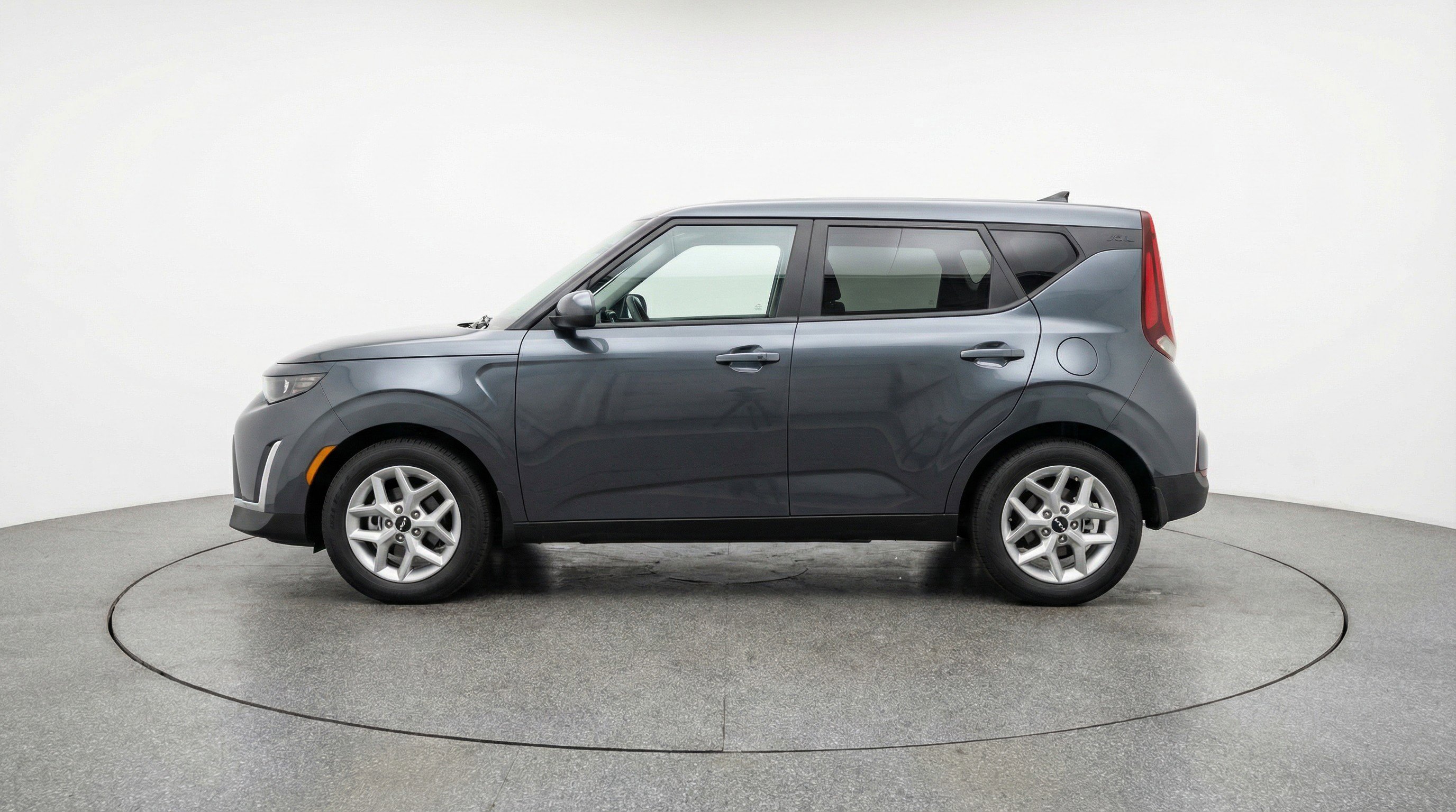 Used 2025 Kia Soul FWD image 5