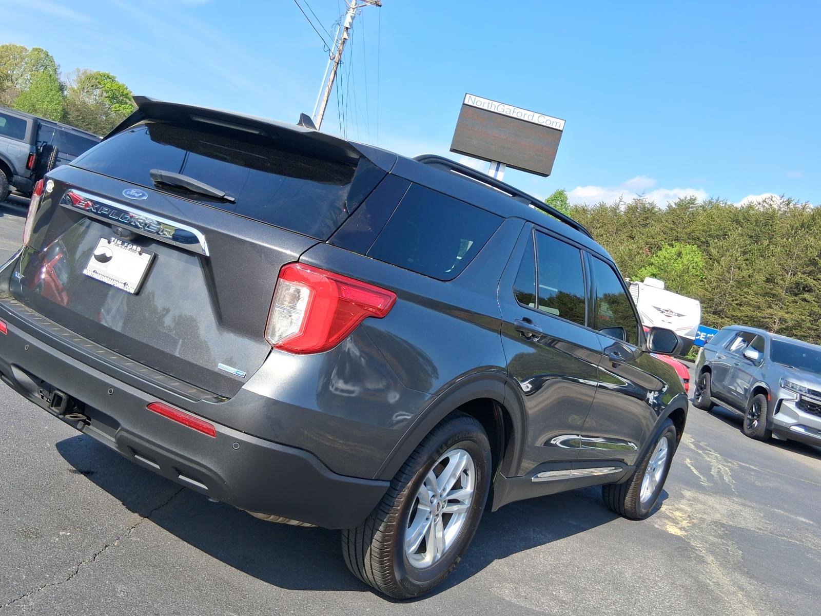 Used 2020 Ford Explorer XLT w/ Class III Trailer Tow Package AWD/4WD image 32