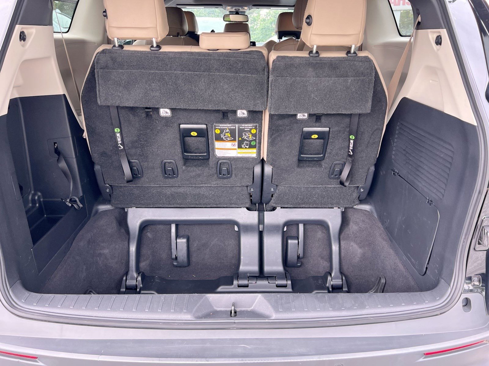 Used 2021 Toyota Sienna XLE image 26
