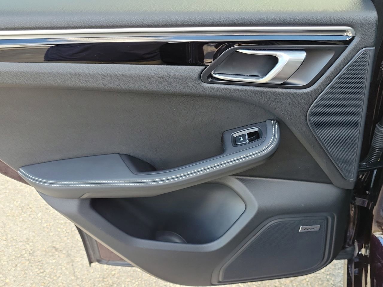 Used 2023 Porsche Macan Turbo image 9