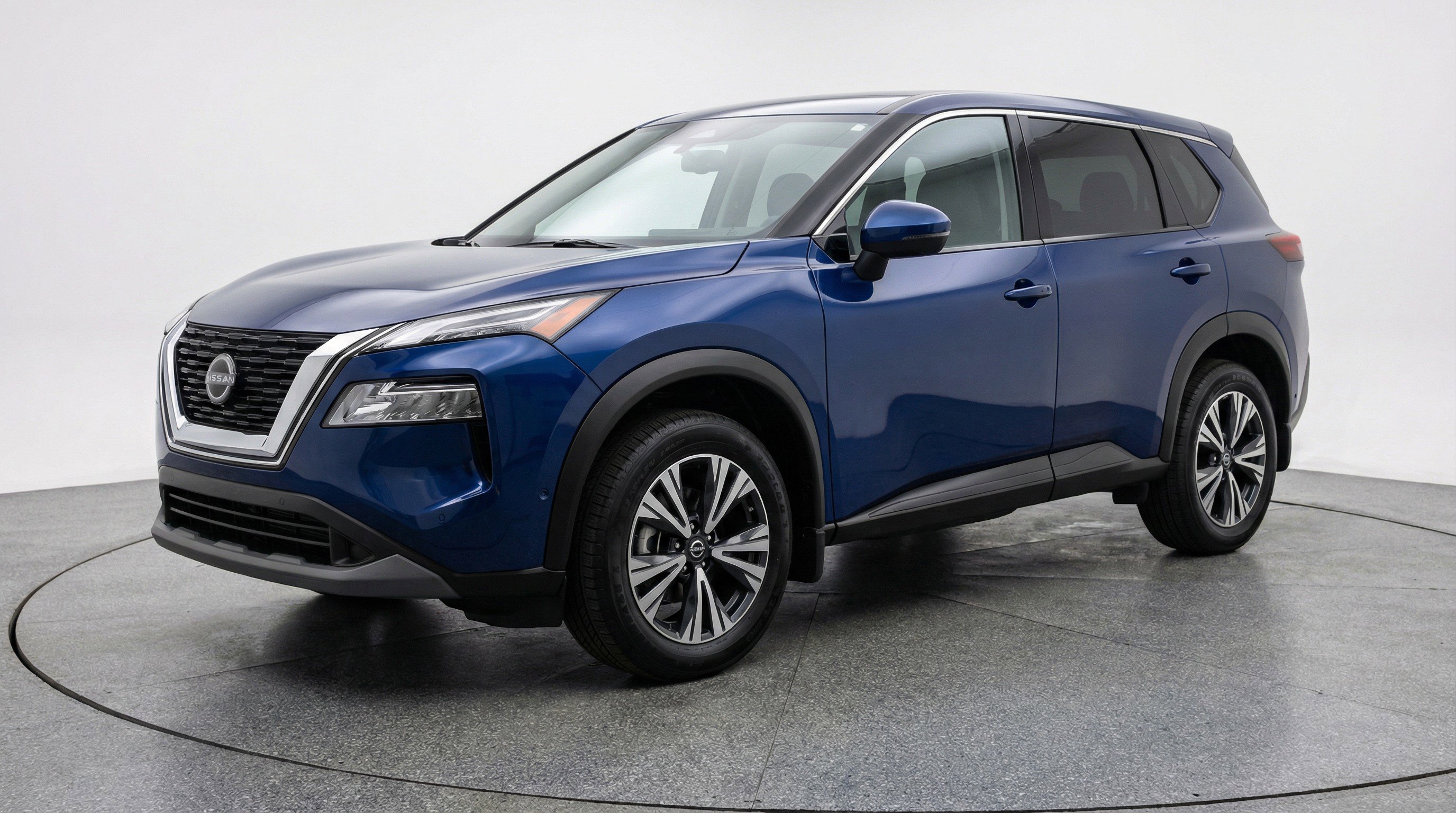 Used 2025 Nissan Rogue SV image 3