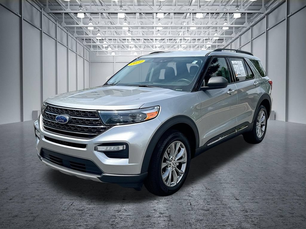Used 2023 Ford Explorer XLT w/ Equipment Group 202A AWD/4WD image 3