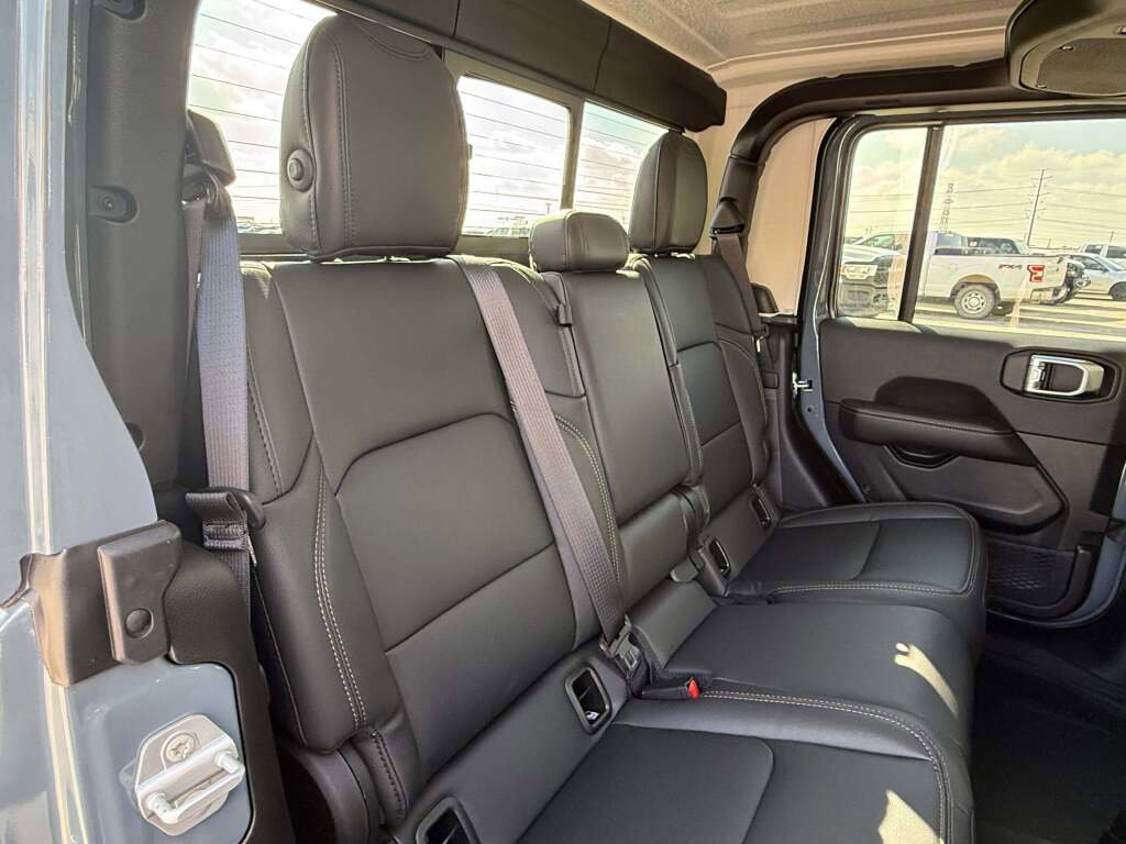 New 2025 Jeep Gladiator Sport image 22