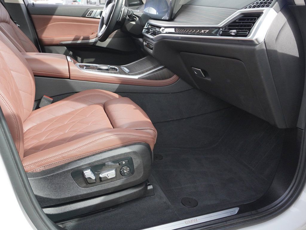 Used 2023 BMW X7 xDrive40i w/ Premium Package image 30
