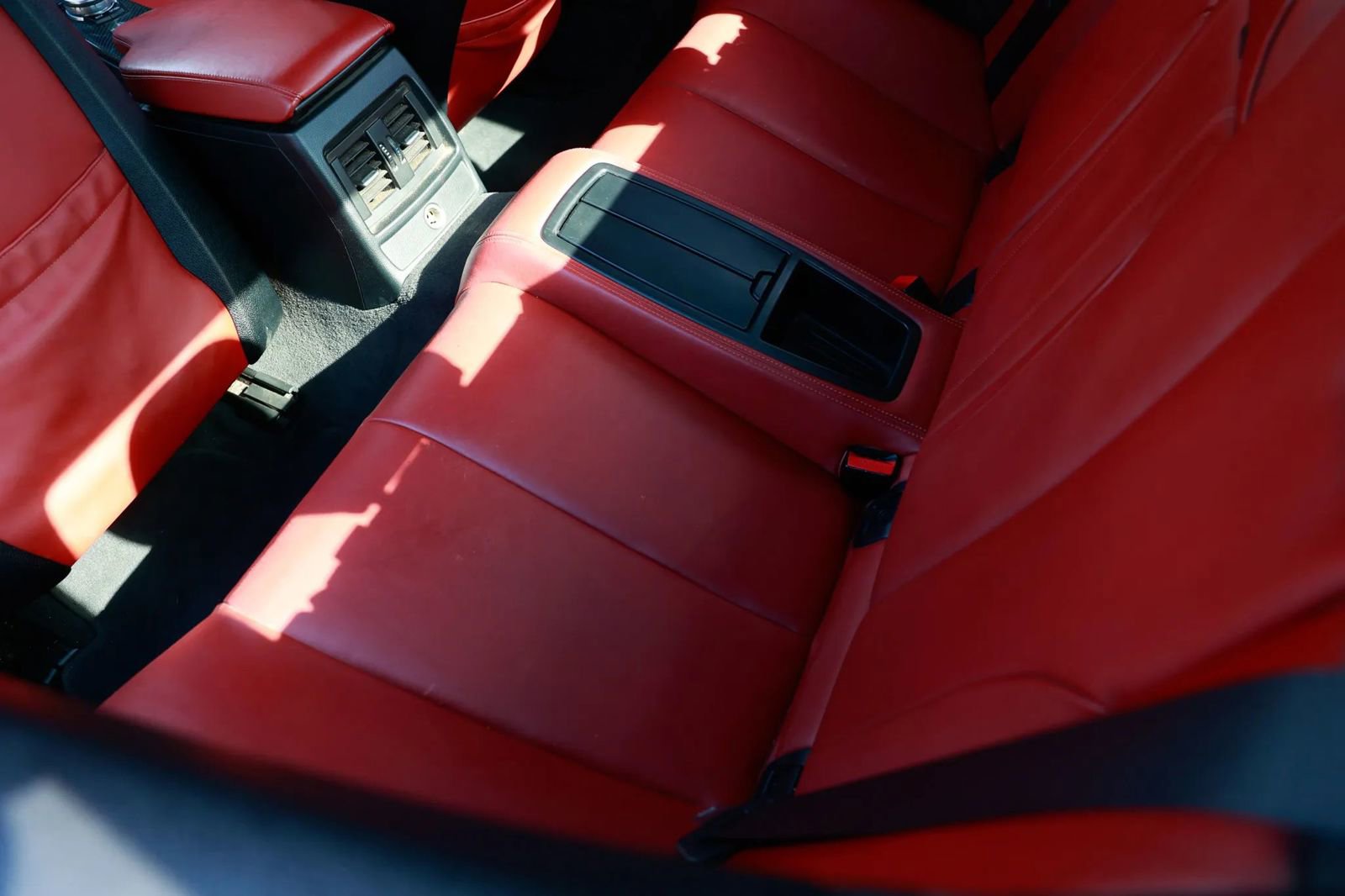 Used 2015 BMW M4 Convertible image 16