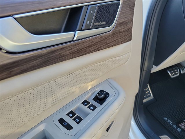 Used 2024 Volkswagen Atlas SEL Premium R-Line image 19