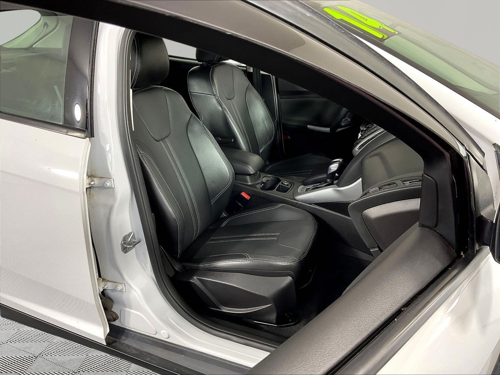 Used 2014 Ford Focus SE w/ Equipment Group 201A FWD image 27