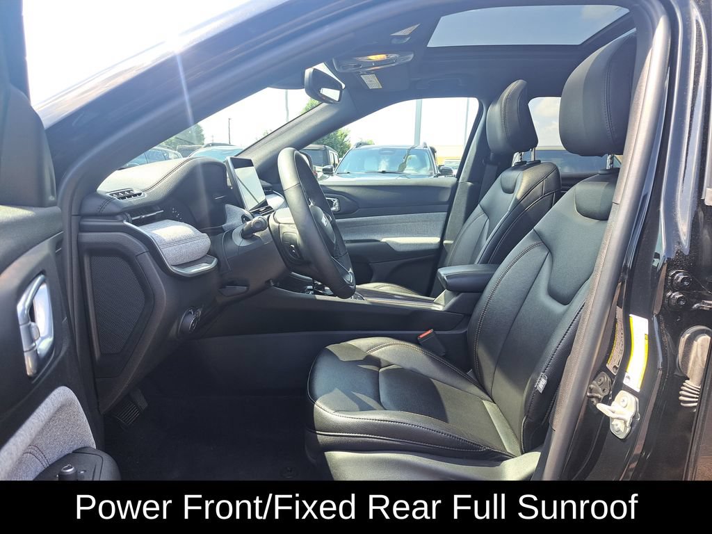 Used 2024 Jeep Compass Latitude w/ Sun and Sound Group AWD/4WD image 11